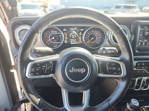 Used 2018 Jeep Wrangler Unlimited Sahara w/ Cold Weather Group AWD/4WD image 13