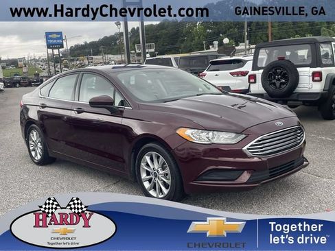 Used 2017 Ford Fusion SE w/ Fusion SE Technology Package FWD image 1