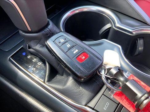 Used 2018 Toyota Camry XSE FWD image 15