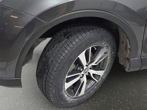 Used 2018 Toyota RAV4 XLE image 24