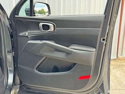 Used 2022 Kia Sorento LX image 39