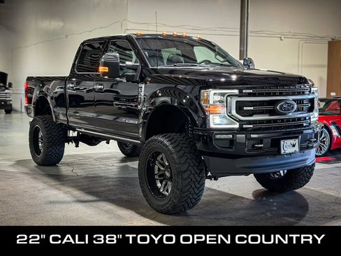 Used 2022 Ford F350 Platinum w/ FX4 Off-Road Package AWD/4WD image 3