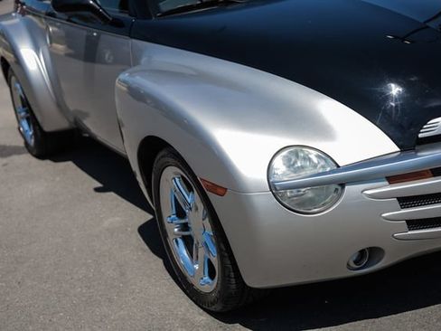 Used 2005 Chevrolet SSR w/ Preferred Equipment Group RWD image 10