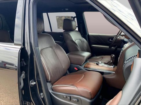 Used 2015 INFINITI QX80 4WD w/ Limited Package image 9