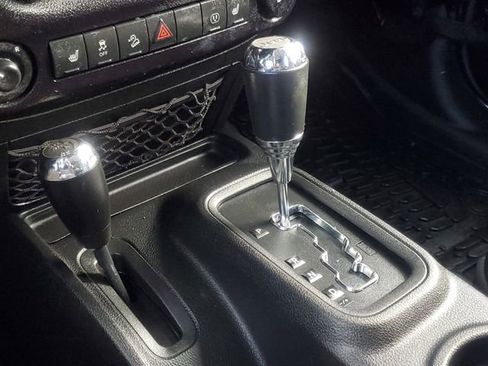 Used 2015 Jeep Wrangler Unlimited Rubicon w/ Connectivity Group image 24