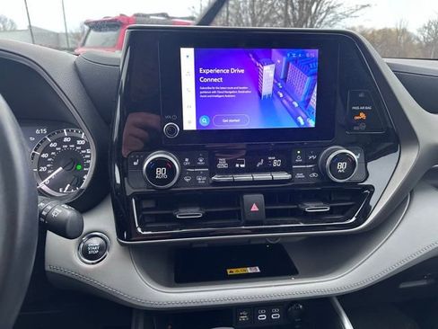 Used 2023 Toyota Highlander XLE image 12