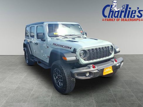 Used 2024 Jeep Wrangler Unlimited Rubicon AWD/4WD image 3