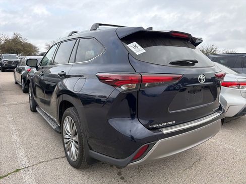 Used 2024 Toyota Highlander Platinum image 5