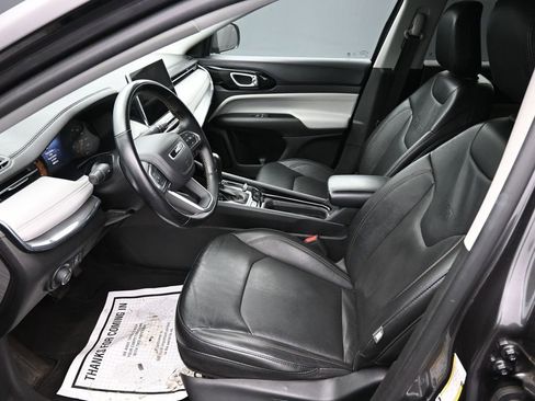 Used 2022 Jeep Compass Limited image 9