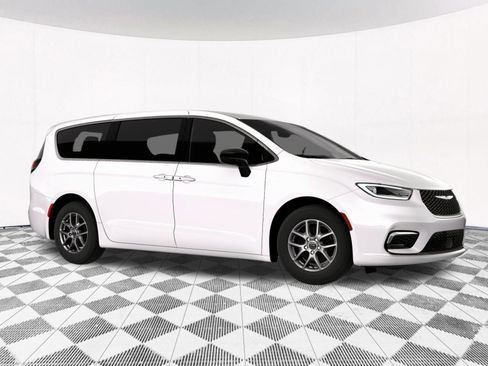 New 2026 Chrysler Pacifica Select image 11