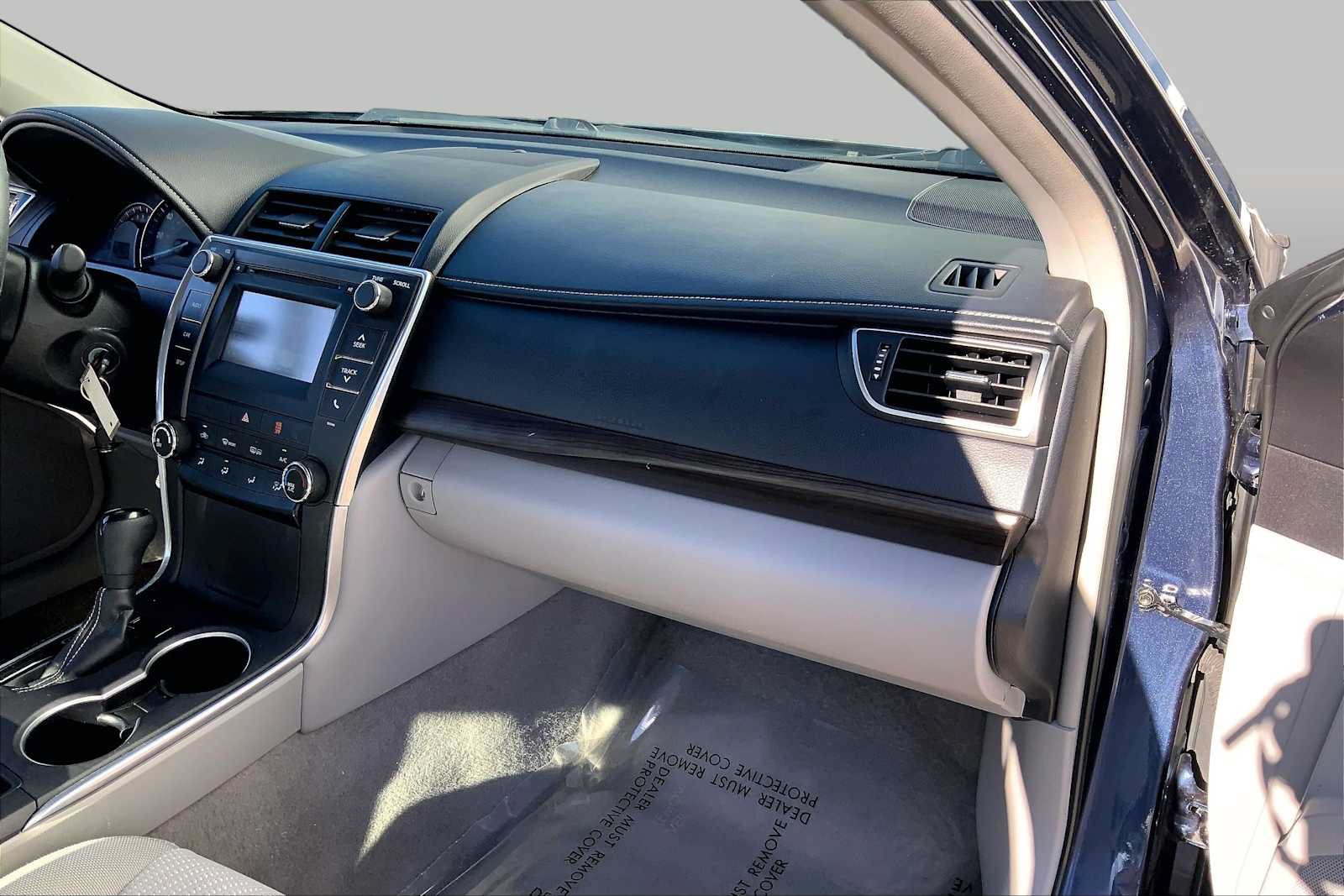 Used 2015 Toyota Camry LE FWD image 16