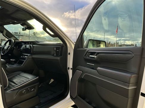 Used 2022 GMC Sierra 1500 AT4X image 12