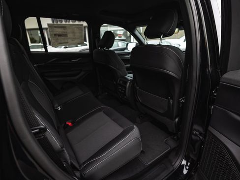 New 2025 Jeep Grand Cherokee Laredo X w/ Luxury Tech Group I image 29