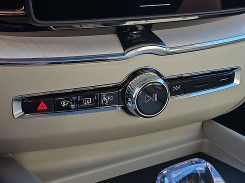 New 2026 Volvo XC60 B5 Ultra w/ Protection Package Premier image 14