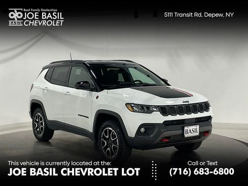 Used 2026 Jeep Compass Trailhawk AWD/4WD image 1