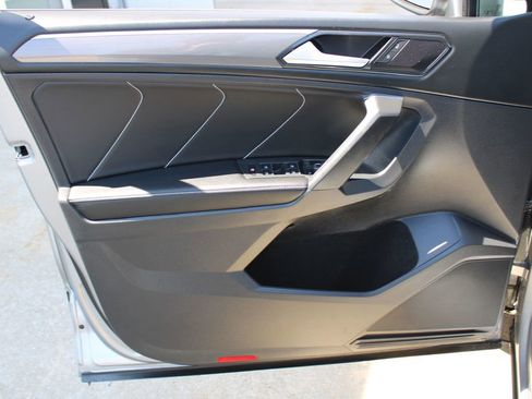 Certified 2023 Volkswagen Tiguan SE R-Line image 9