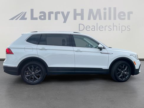 Used 2024 Volkswagen Tiguan SE w/ Panoramic Sunroof Package image 6