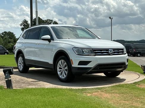 Used 2019 Volkswagen Tiguan SE w/ Panoramic Sunroof Package FWD image 1