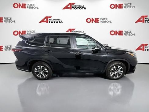 Certified 2025 Toyota Highlander XLE FWD image 9