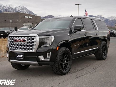 Used 2023 GMC Yukon XL Denali image 6