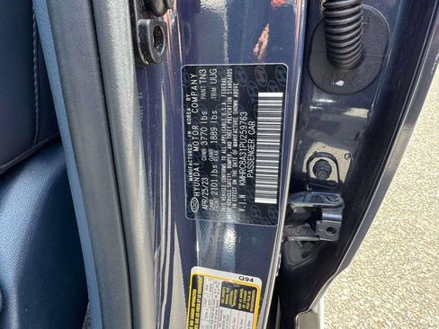Used 2023 Hyundai Venue Limited FWD image 10