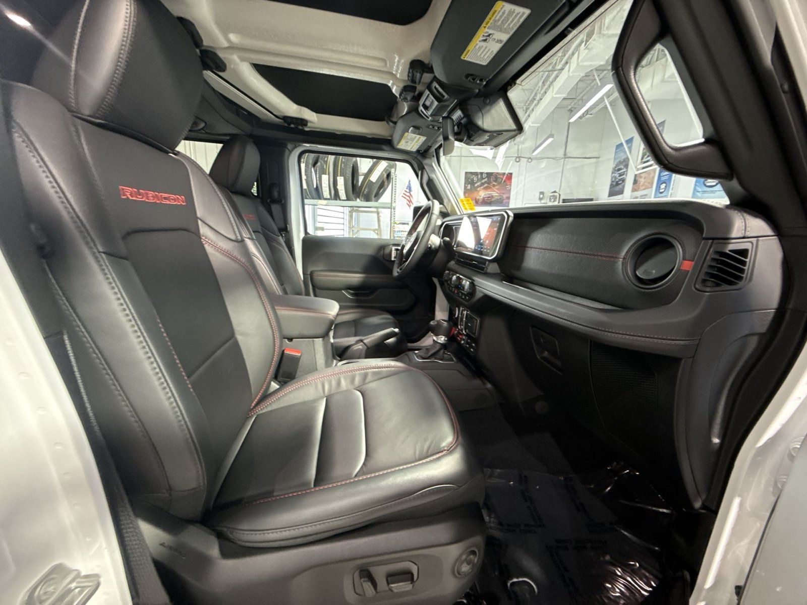 Used 2024 Jeep Gladiator Rubicon AWD/4WD image 28