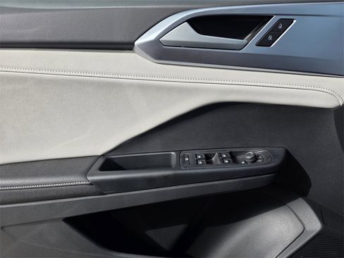New 2025 Volkswagen Taos SE image 16