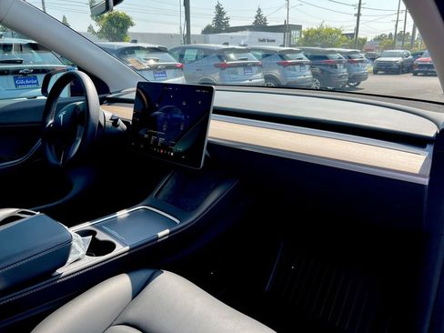 Used 2022 Tesla Model Y Long Range AWD/4WD image 22