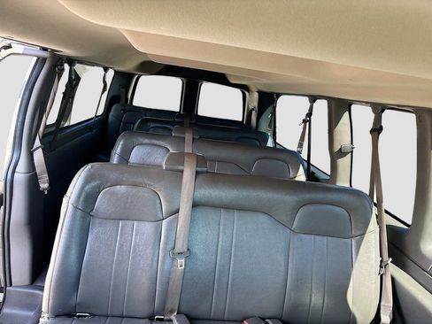 Used 2018 Chevrolet Express 3500 LS RWD image 19
