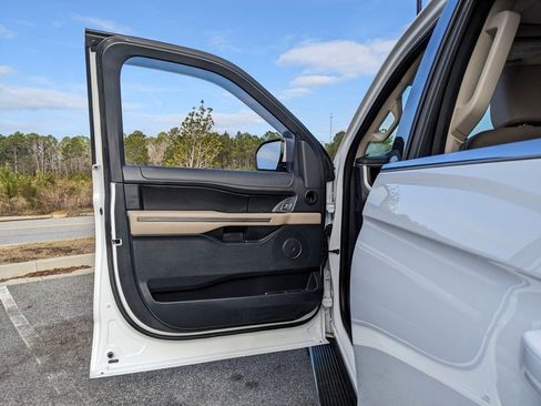 Used 2022 Ford Expedition XLT image 60