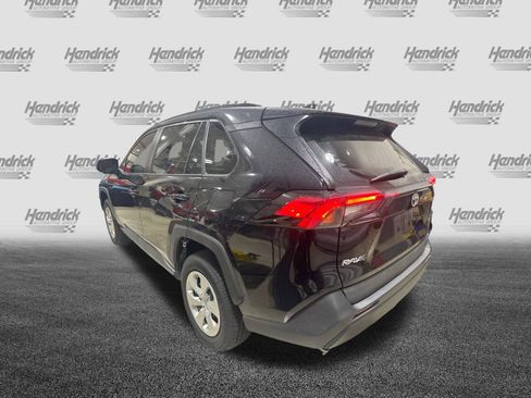 Used 2020 Toyota RAV4 LE image 7