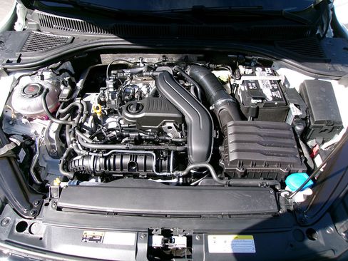 Used 2023 Volkswagen Jetta Sport image 8