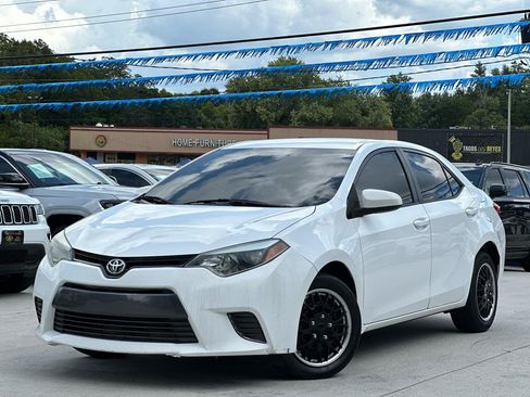 Used 2015 Toyota Corolla LE FWD image 3