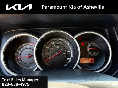 Used 2010 Nissan Versa Hatchback FWD image 9