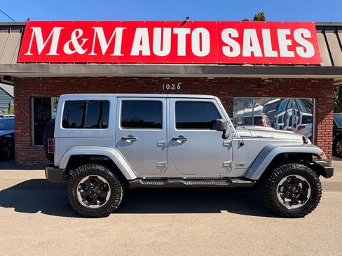 Used 2014 Jeep Wrangler Unlimited Sahara AWD/4WD image 2