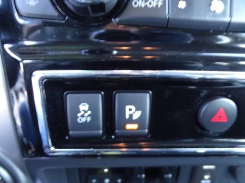 Used 2017 Nissan Titan Platinum Reserve image 32