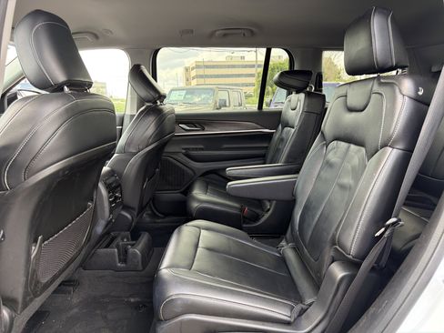 Used 2023 Jeep Grand Cherokee L Limited image 20