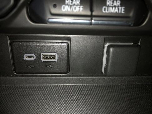 Certified 2024 Chevrolet Suburban High Country image 32