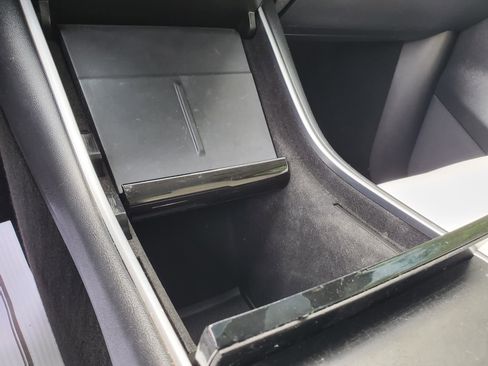 Used 2021 Tesla Model Y Long Range image 33