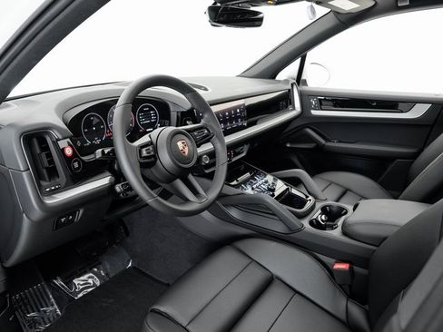 New 2025 Porsche Cayenne image 4