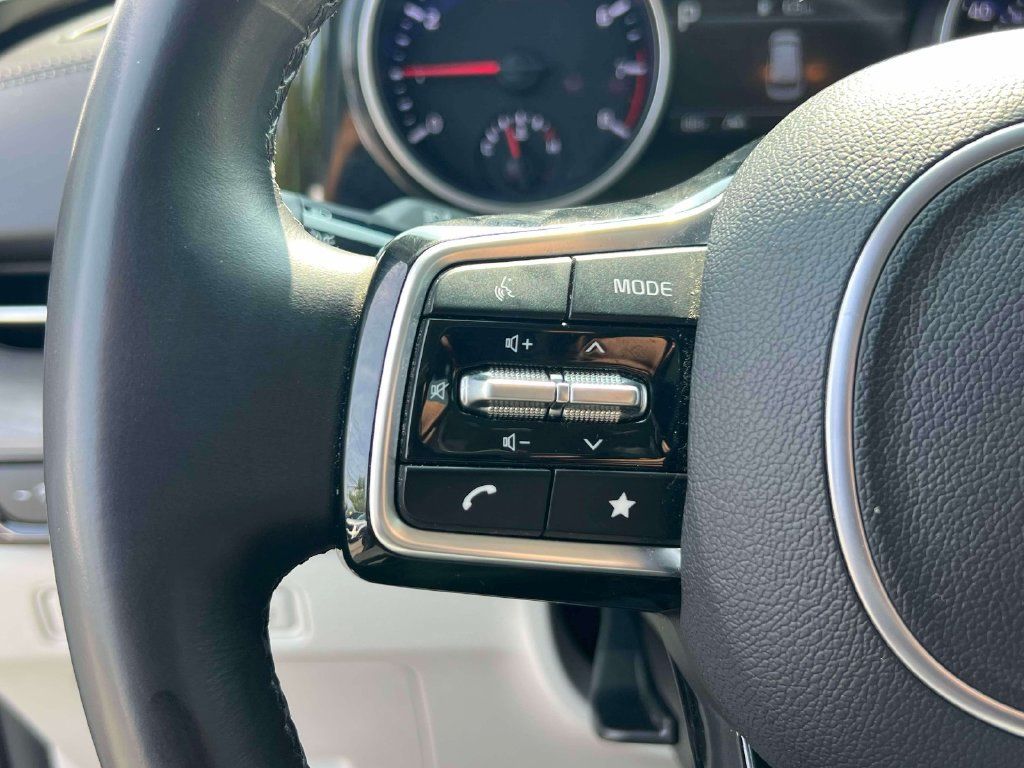 Certified 2023 Kia Carnival EX FWD image 20