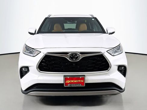 New 2026 Toyota Highlander Platinum AWD/4WD image 2