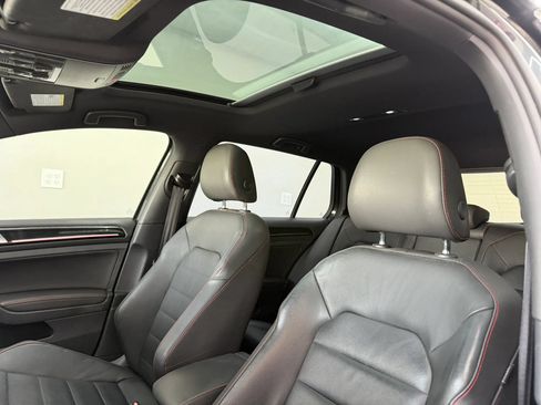 Used 2015 Volkswagen Golf 4-Door FWD image 18