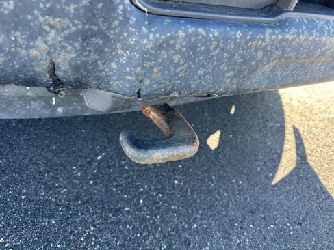 Used 2017 Nissan Titan SV image 17