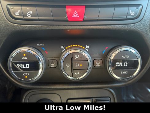 Used 2017 Jeep Renegade Altitude AWD/4WD image 25