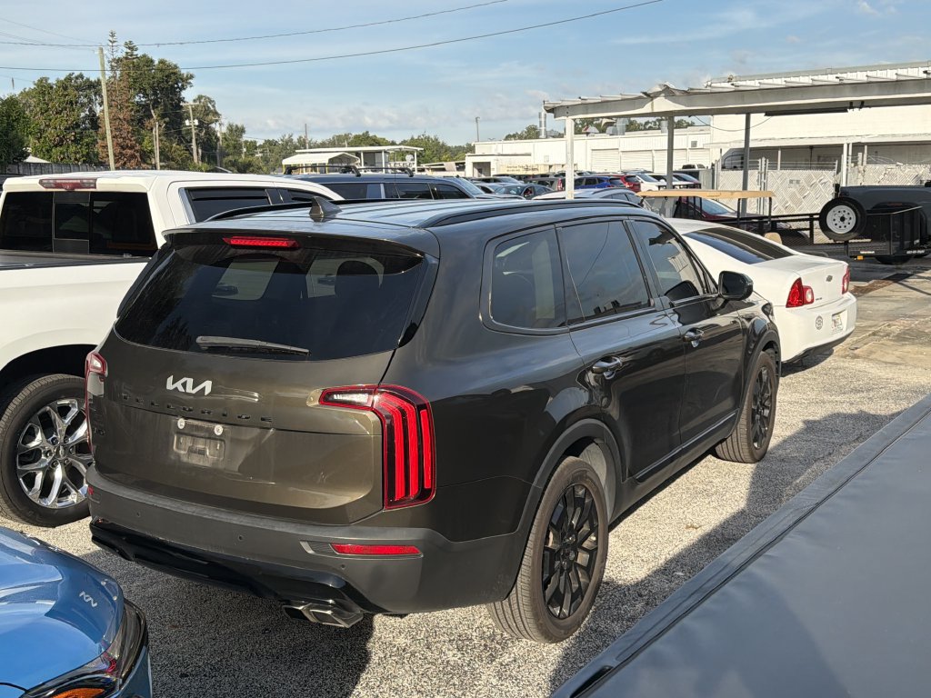Used 2022 Kia Telluride EX w/ EX Premium Package AWD/4WD image 4