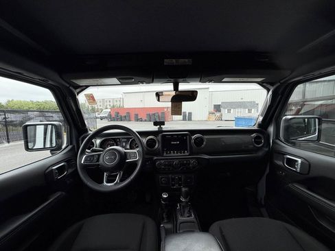 Used 2023 Jeep Wrangler Unlimited Sahara AWD/4WD image 8