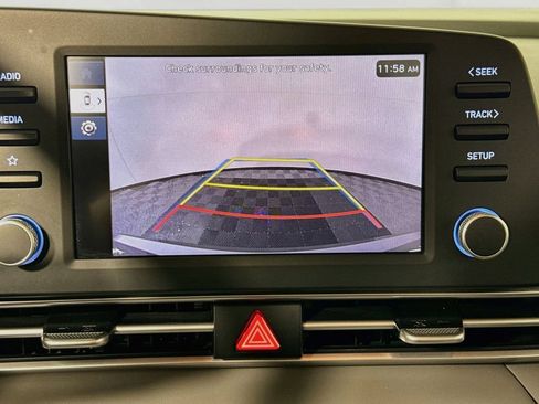 Used 2024 Hyundai Elantra SE FWD image 13