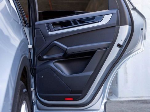 Certified 2025 Porsche Cayenne Coupe image 93