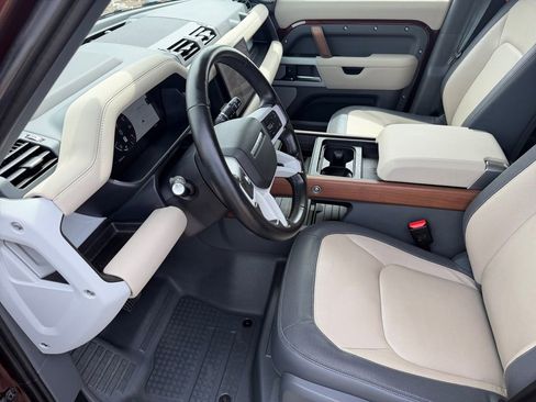 Used 2024 Land Rover Defender 130 X-Dynamic SE AWD/4WD image 10